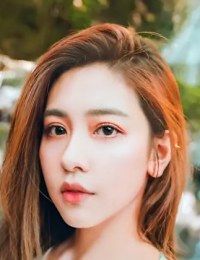 Фото актера Джули Тин