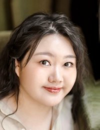 Фото актера Джули Сон