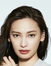 Фото актера Омаса Ая