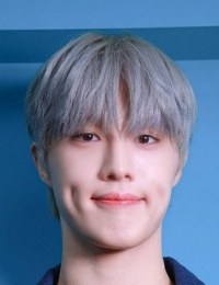 Фото актера Юн Хён Сок