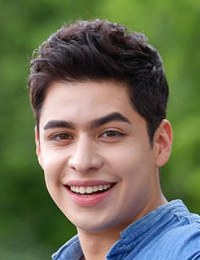 Фото актера Кристиан Бургос