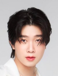 Фото актера Им Праттхиниакхон Кансава