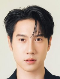 Фото актера Брайт Рапипхонг Тапсуан